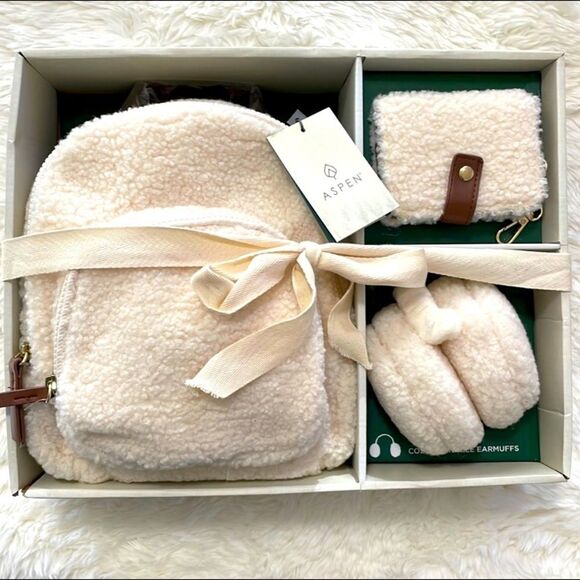 Aspen Accessories - NIB Aspen 3pc Set Faux Fur Backpack, Wallet, Ear Muffs